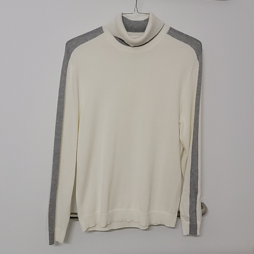Alfani turtle neck sweater- M